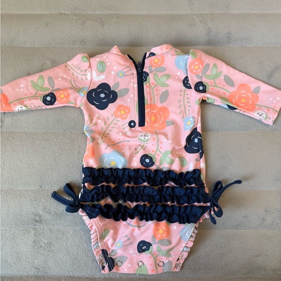 Rufflebutts baby rashguard - Picture 2 of 3